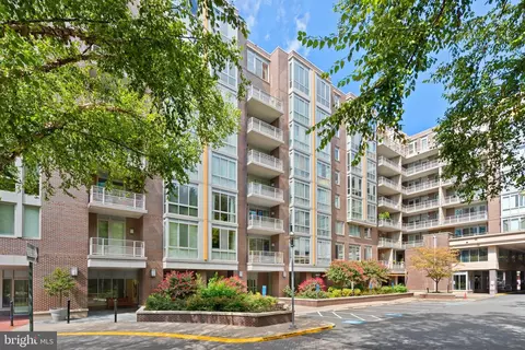 513 W Broad St #207, Falls Church, VA 22046