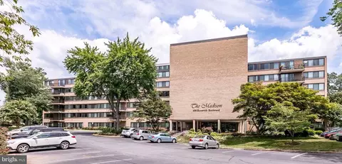 600 Roosevelt Blvd #411, Falls Church, VA 22044
