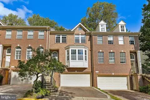 1310 S Washington St, Falls Church, VA 22046