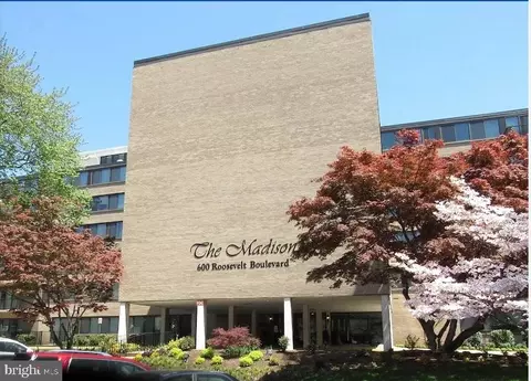 600 Roosevelt Blvd #402, Falls Church, VA 22044