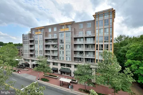 513 W Broad St #706, Falls Church, VA 22046