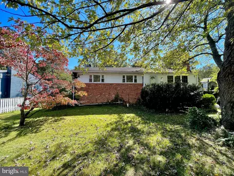 235 Kent St, Falls Church, VA 22046