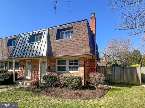 411 Hampton Ct #147, Falls Church, VA 22046