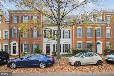 124 Whittier Cir, Falls Church, VA 22046