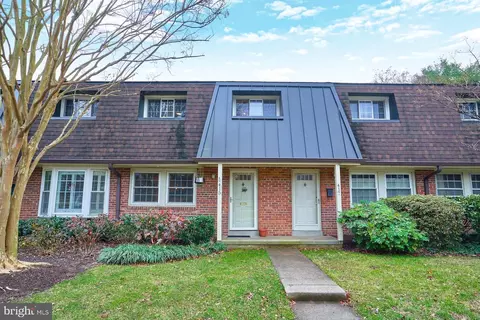 415 James Ct, Falls Church, VA 22046