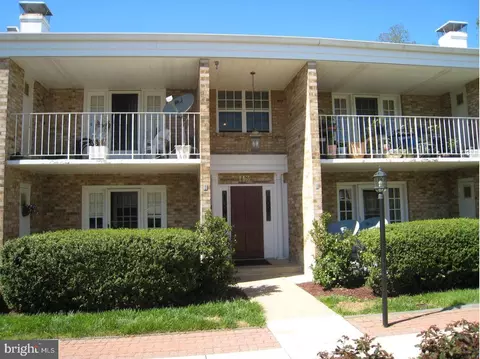1134 S Washington St #202, Falls Church, VA 22046