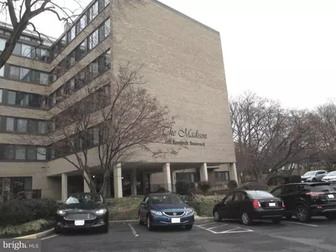 600 Roosevelt Blvd #415, Falls Church, VA 22044