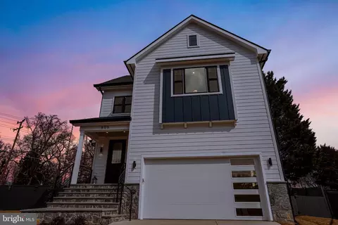806 Randolph St, Falls Church, VA 22046