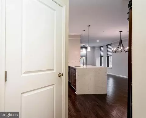 444 W Broad St #725, Falls Church, VA 22046