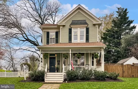 322 E Broad St E, Falls Church, VA 22046