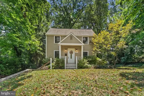 1307 Gibson Pl, Falls Church, VA 22046