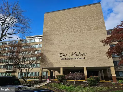 600 Roosevelt Blvd #512, Falls Church, VA 22044