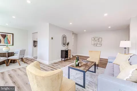 600 Roosevelt Blvd #312, Falls Church, VA 22044