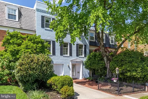 203 James Thurber Ct, Falls Church, VA 22046