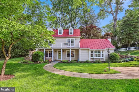 311 Wrens Way, Falls Church, VA 22046