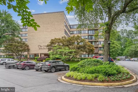 600 Roosevelt Blvd #614, Falls Church, VA 22044