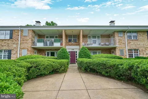 1130 S Washington St #T1, Falls Church, VA 22046