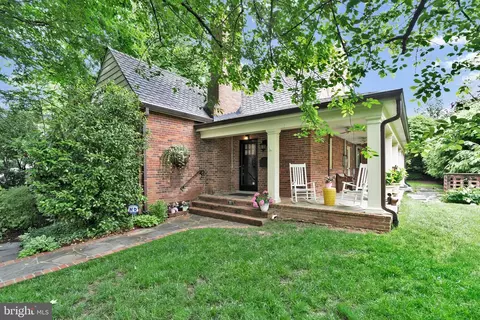 201 Cleave Dr, Falls Church, VA 22042