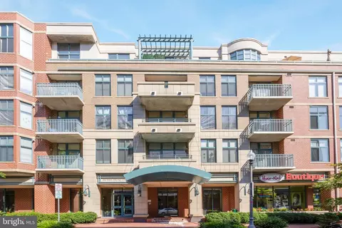 502 W West Broad St #304, Falls Church, VA 22046