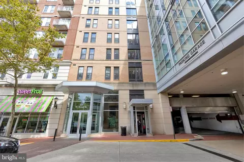 444 W Broad St #521, Falls Church, VA 22046