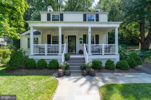 711 Timber Ln, Falls Church, VA 22046