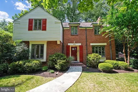 207 Buxton Rd, Falls Church, VA 22046
