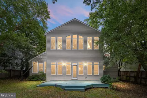 307 Pine St, Falls Church, VA 22046