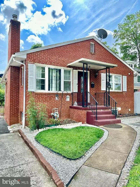 919 Lincoln Ave, Falls Church, VA 22046