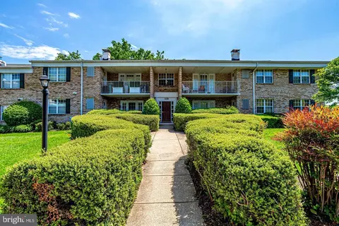 1130 S Washington St #102, Falls Church, VA 22046