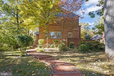 207 Poplar Dr, Falls Church, VA 22046