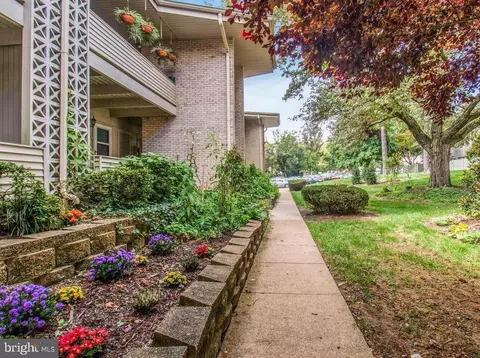 126 Haycock Rd #C-4, Falls Church, VA 22046