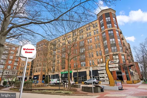 444 W Broad St #329, Falls Church, VA 22046