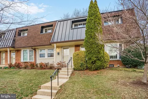 358 James St #382, Falls Church, VA 22046