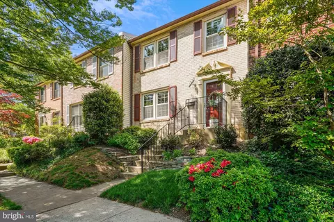 157 W Annandale Rd, Falls Church, VA 22046