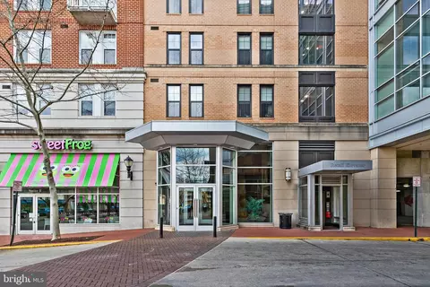 444 W Broad St #326, Falls Church, VA 22046