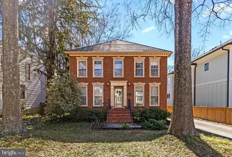302 N Oak St N, Falls Church, VA 22046