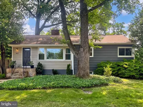 997 N Tuckahoe St, Falls Church, VA 22046
