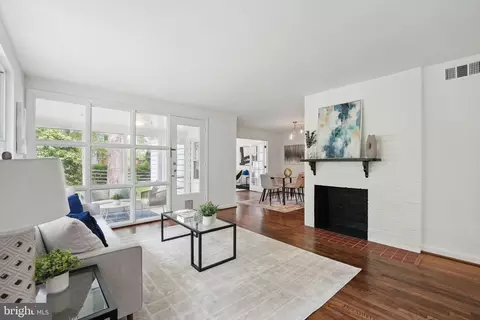 618 Laura Dr, Falls Church, VA 22046