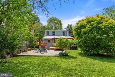 906 Park Ave, Falls Church, VA 22046