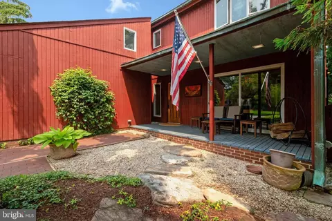 311 Chestnut St, Falls Church, VA 22046