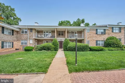 1132 S Washington St S #203, Falls Church, VA 22046