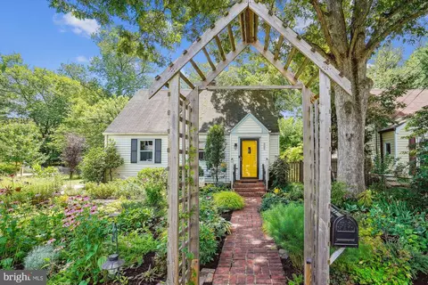 505 Randolph St, Falls Church, VA 22046