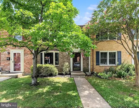 279 Gundry Dr, Falls Church, VA 22046