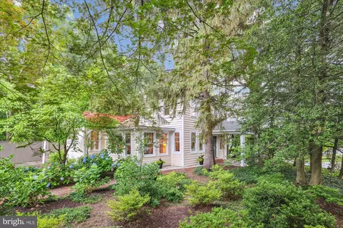 300 E Broad St, Falls Church, VA 22046