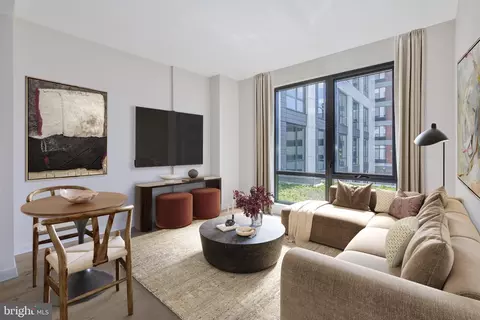 255 W Falls Station Blvd #315, Falls Church, VA 22046