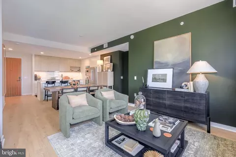 255 W Falls Station Blvd #610, Falls Church, VA 22046