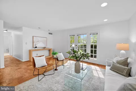 1130 S Washington St #104, Falls Church, VA 22046