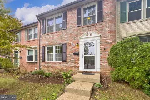 308 Gundry Dr, Falls Church, VA 22046