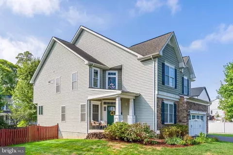 998 Railroad Ave, Falls Church, VA 22046