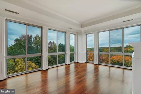 513 W Broad St #702, Falls Church, VA 22046